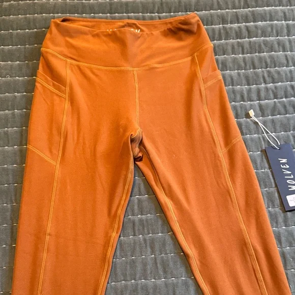 Wolven Activewear Set - Tumeric Yoga Sports Bra & Leggings - Picture 4 of 11